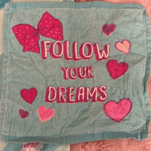 Jojo Siwa Towel Set - Picture 2 of 12